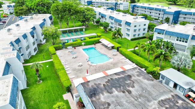 Building Photo - 7787 Golf Cir Dr