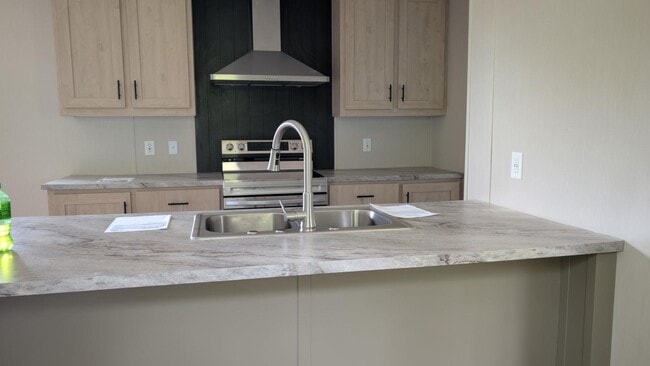 Building Photo - 15462 Lewis Rd