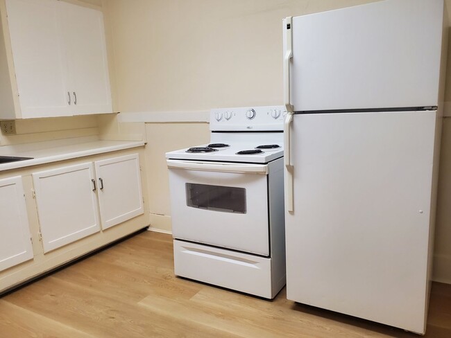 Building Photo - 3 bdrm, 1 bath home for $1995 Rent