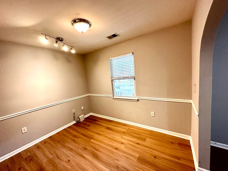 Building Photo - 2111 Highland St