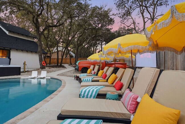 Building Photo - 5422 Lancashire Dr