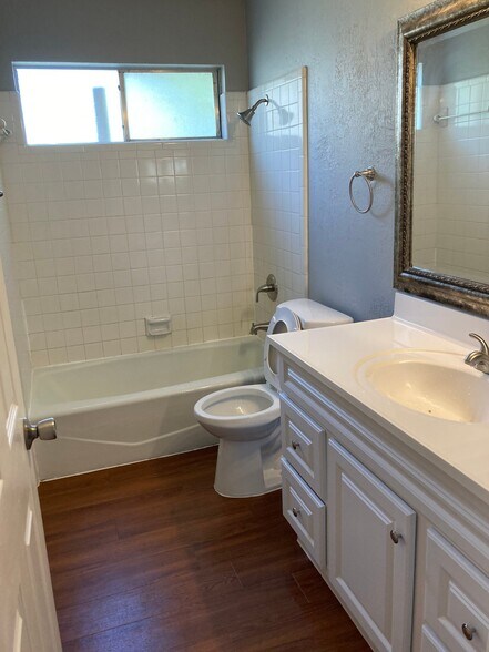 Building Photo - 4527 Lakebend W Dr