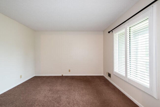 Building Photo - Awesome ranch home in Farmgate Subdivision