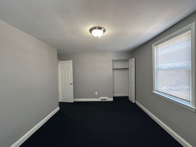 Building Photo - 5006 Lindsay Rd