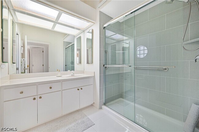 Building Photo - 3681 Lakemont Dr
