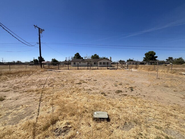 Building Photo - 8736 Aspen Ave