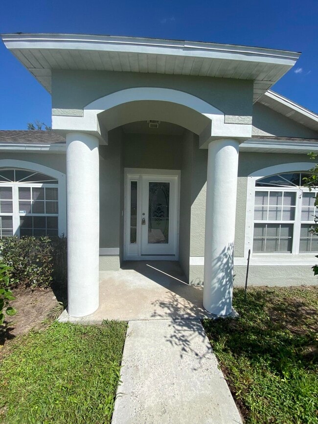 Building Photo - 3125 SW Dimattia St