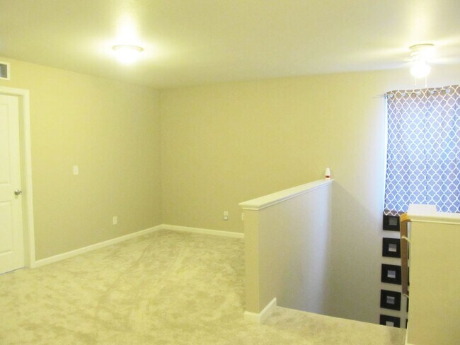 Building Photo - Beautiful 4 bedroom, 3.5 Bath Home