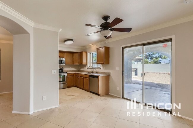 Building Photo - 7713 S 47th Ln