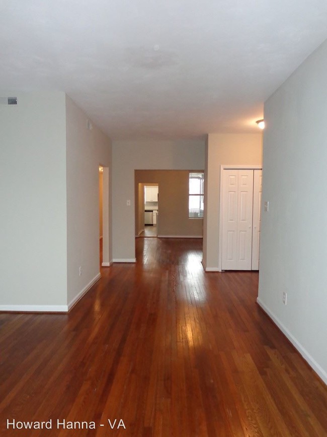 Building Photo - 625 W Princess Anne Rd
