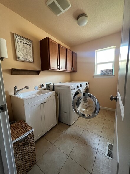 Building Photo - 1335 SW Lehman Ct