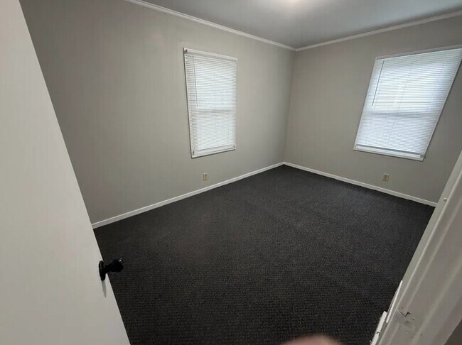 Building Photo - 2745 S 37th St