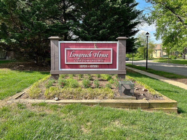 Building Photo - 2 BR/2 BA Garden Level Condo