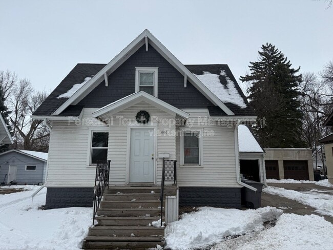 Building Photo - 606 5th St S