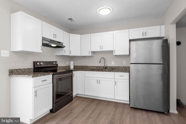 Building Photo - 45 Heritage Ct