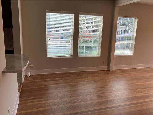 Building Photo - 1921 W 39th St