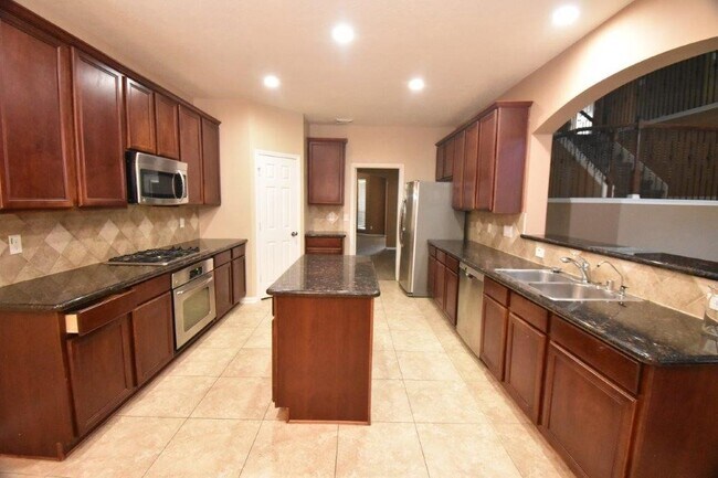 Building Photo - 22306 Fieldcrest Ln