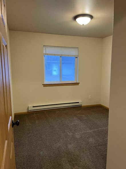 Building Photo - 1412 12th Ave SE