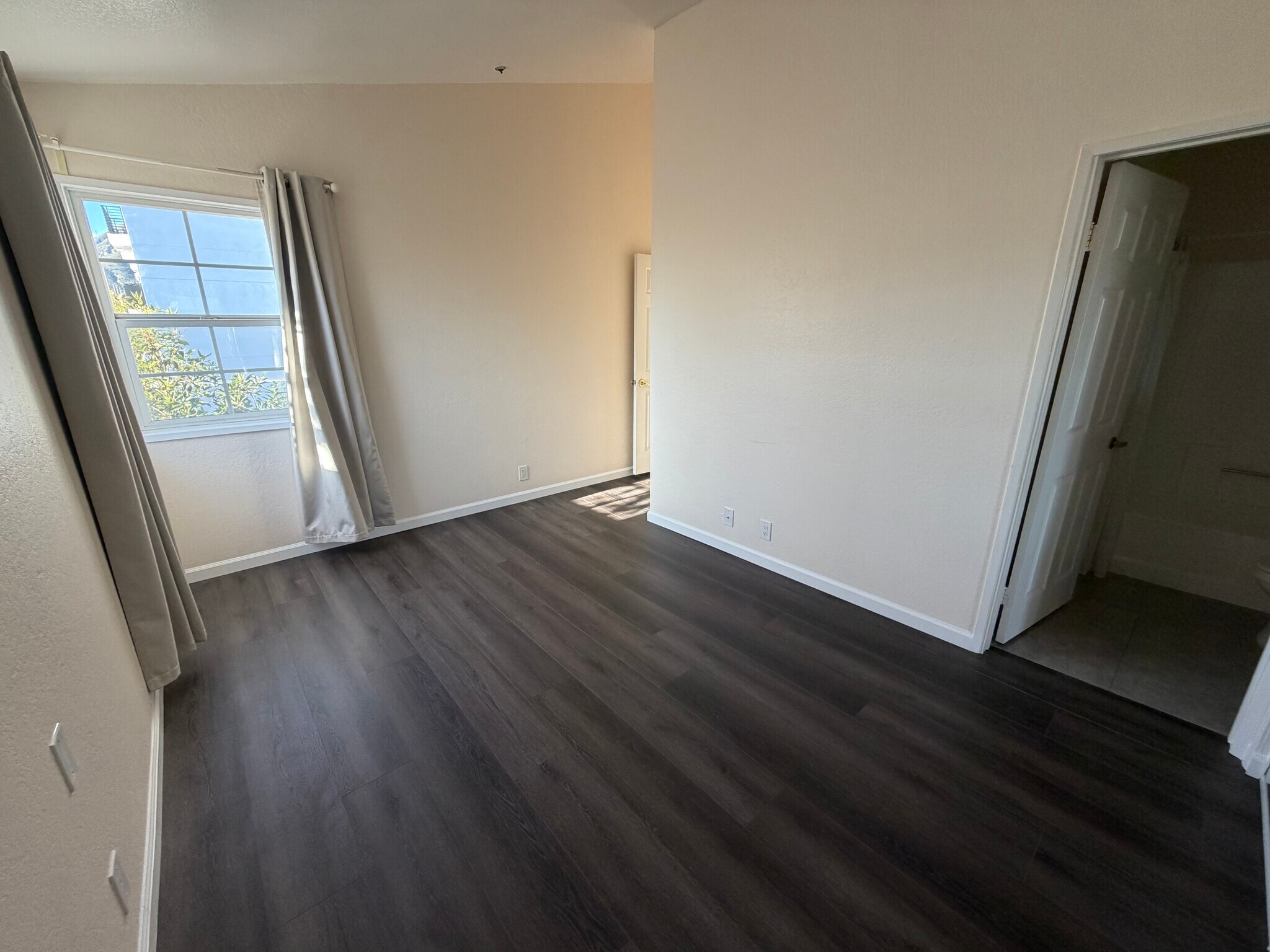 Building Photo - 13522 Glenoaks Blvd