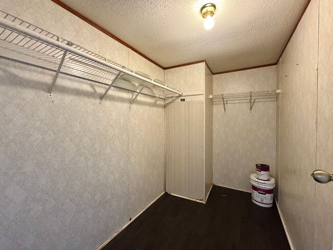 Building Photo - 3/2 Split Floor Plan!