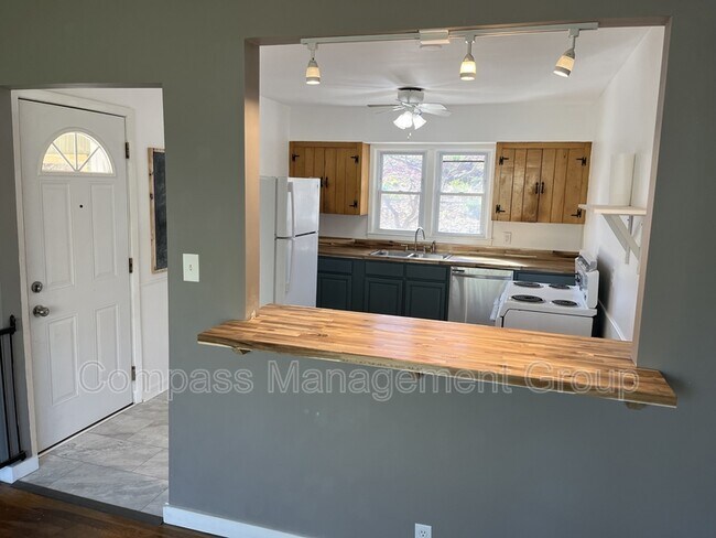 Building Photo - 2911 Davis St SE