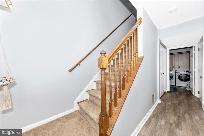 Building Photo - 6631 Beach Dr