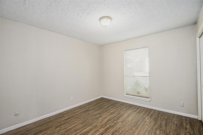 Building Photo - 22807 Canyon Lake Dr