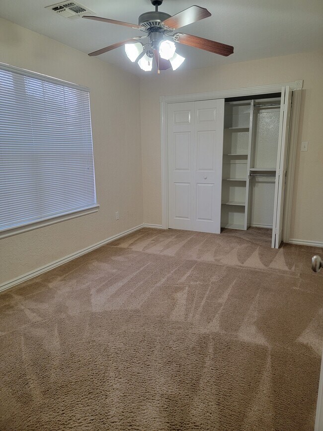 Building Photo - 1308 SW B Ave