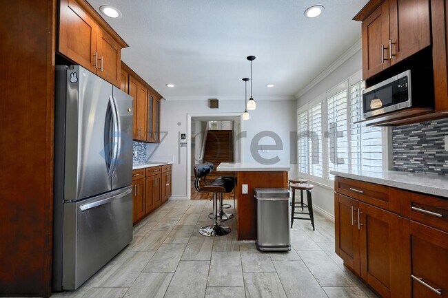 Building Photo - 1334 Birchcrest Ave