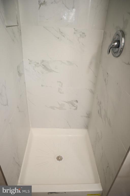 Building Photo - 910 Allan Rd