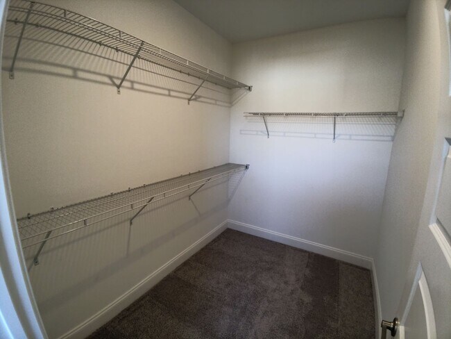 Building Photo - AVAILABLE NOW! 2-Bed/2-Bath Condo in Franklin
