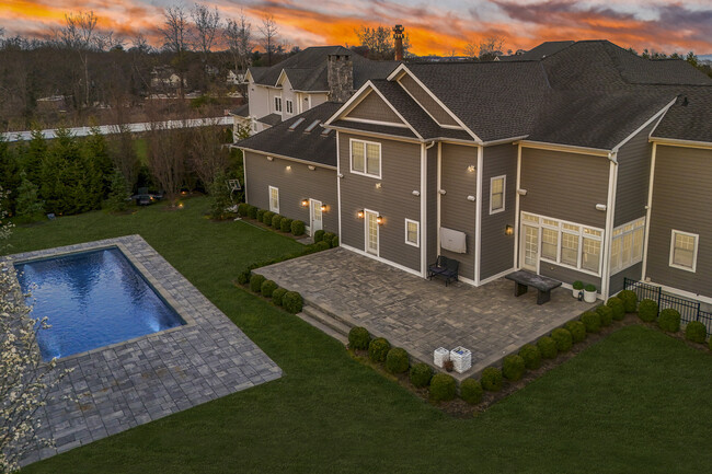 Building Photo - 16 Hilltop Dr