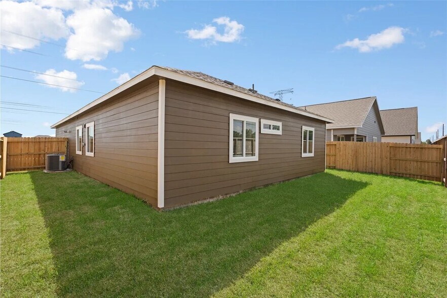 Building Photo - 1127 Santee Ct