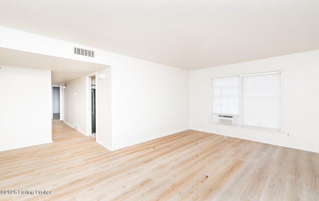 Building Photo - 2515 Brownsboro Rd