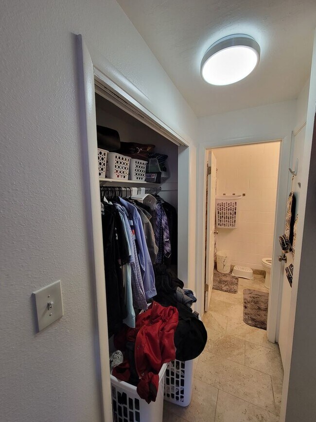Building Photo - Studio Apartment - Available August 18th