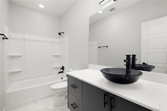Building Photo - 1025 N Woodson Ave