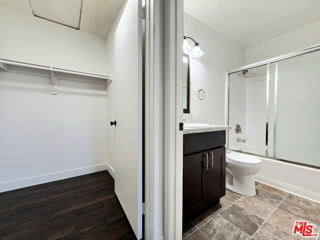 Building Photo - 639 Alexandria Ave