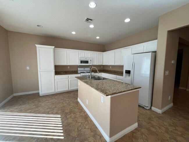 Building Photo - 8988 Winchester Ridge St