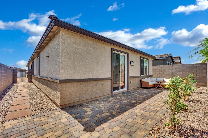 Private Backyard - 9440 Sequoia Ridge Ave