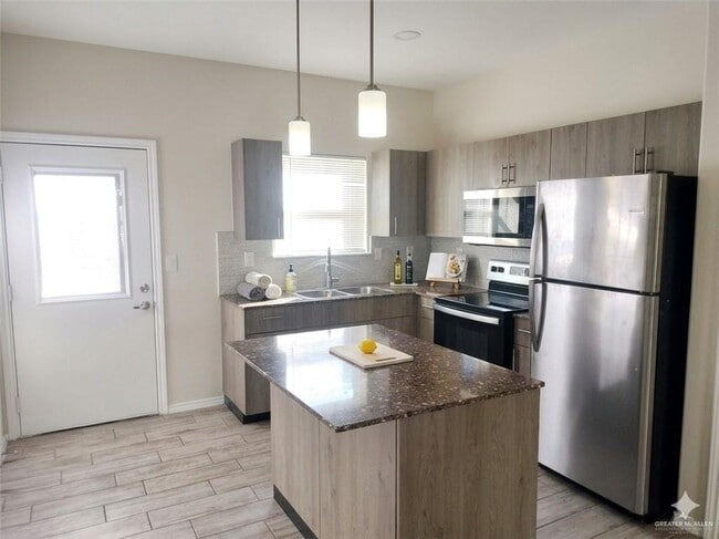 Building Photo - 12 Hiawatha Dr