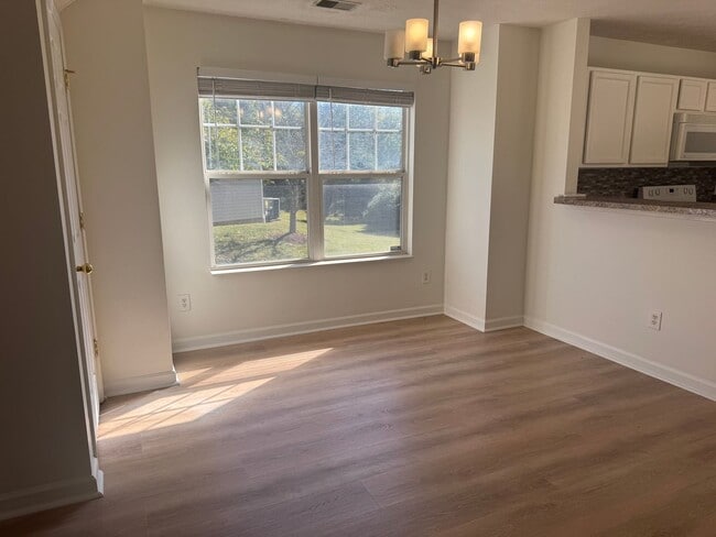 Building Photo - Great 2BR Townhome in Bellevue