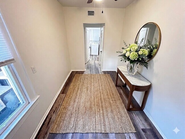 Building Photo - 2561 Rosselle St