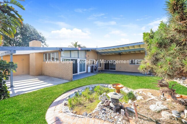 Building Photo - Spacious 4 Bedroom Anaheim Home