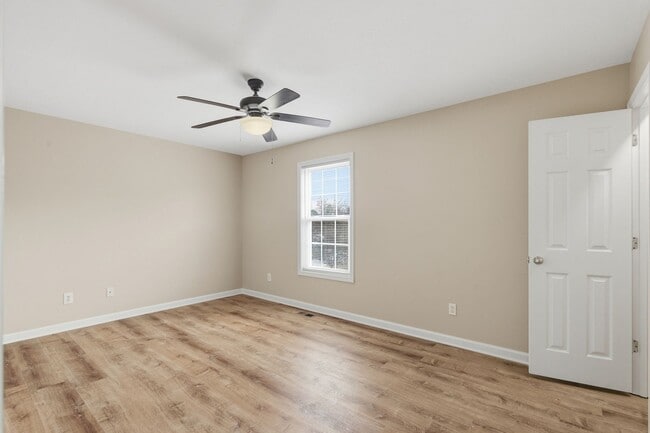 Building Photo - Knoxville 37912 - 2 bedroom 1.5 bath condo - call Jean Chung 865-386-1022