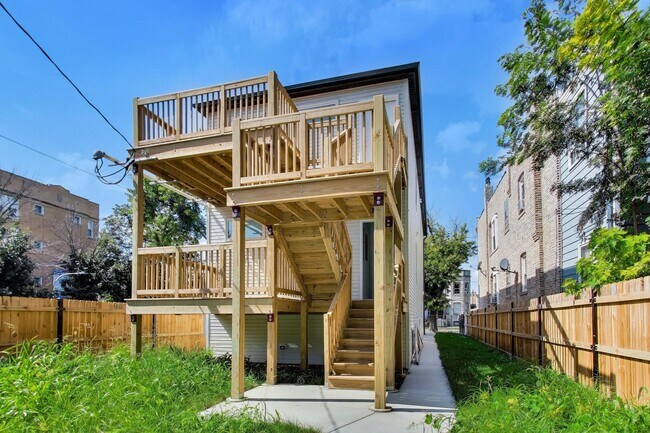 Building Photo - 703 N Homan Ave.