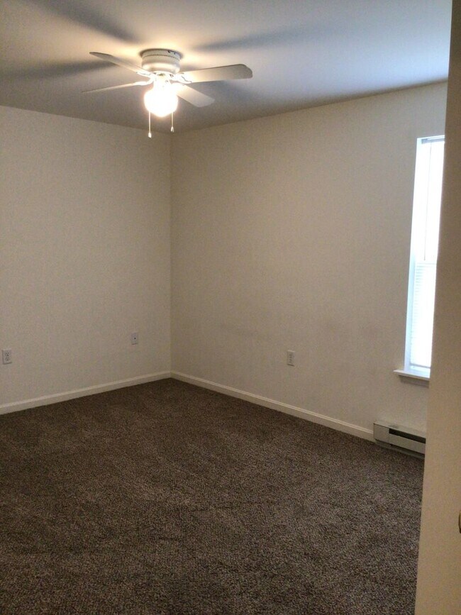 Building Photo - 1411 Doron Dr