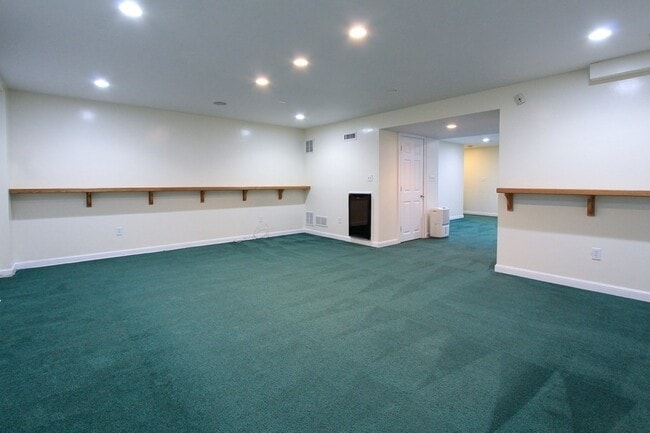 Building Photo - 6 Adams St