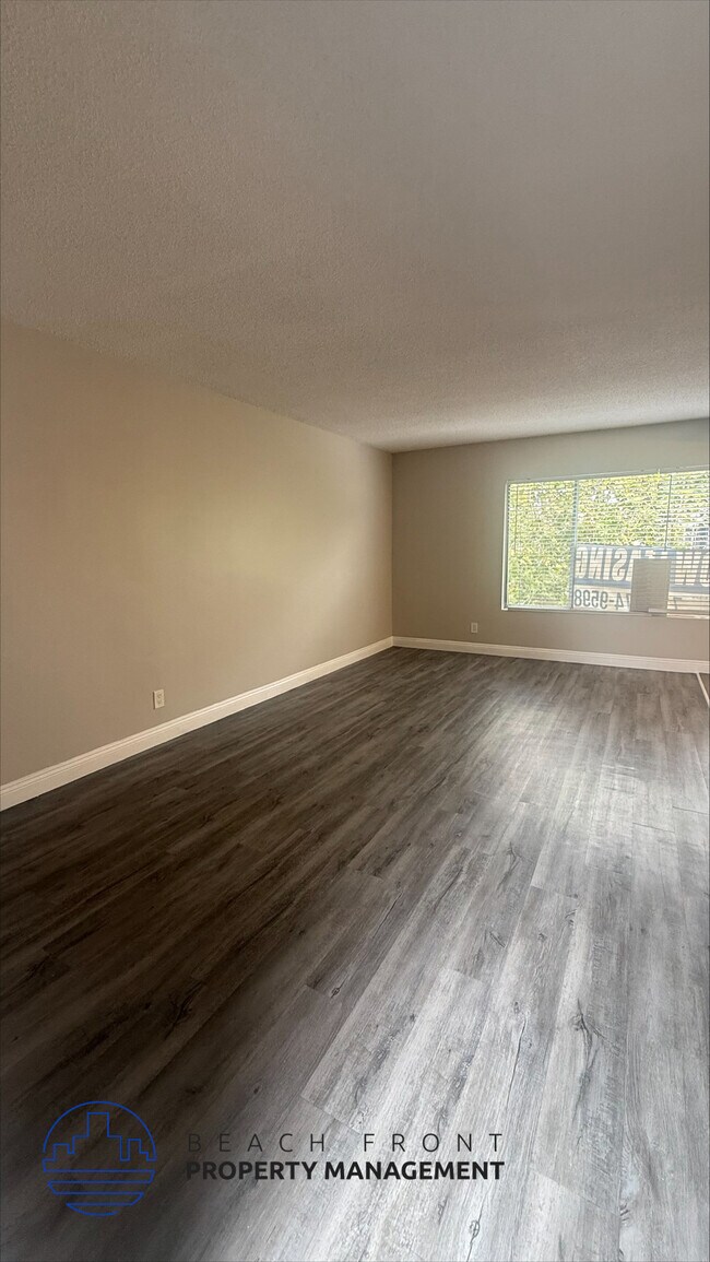 Building Photo - 10862, 10781 Palma Vista Ave.