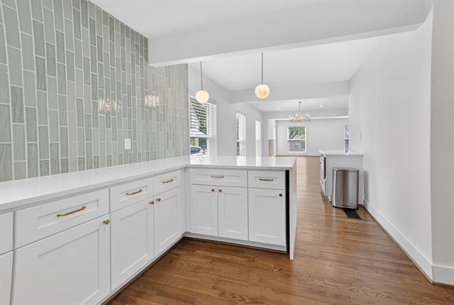 Building Photo - 2560 Rogers Ave