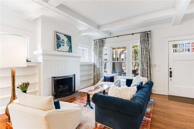 Building Photo - 349 9th St NE